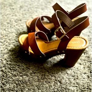 Brand new never worn outside. Only tried on. Very cute summer heels